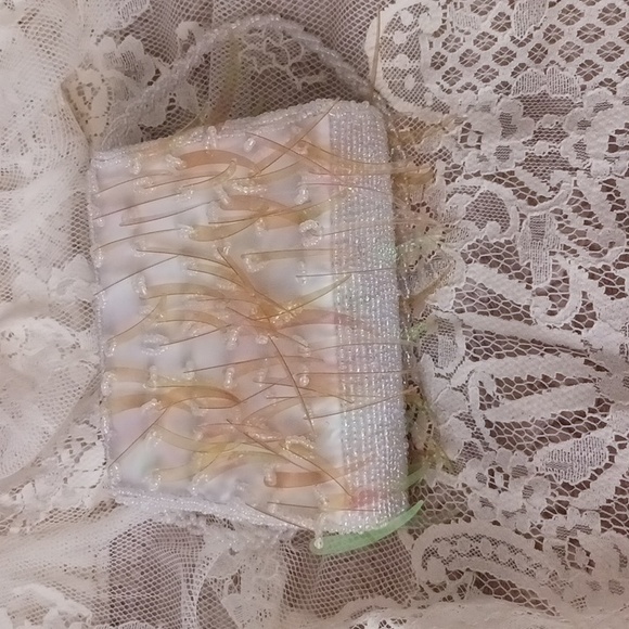 BRIDAL BEADED MINI BAG WITH IRRIDESCENT PLASTIC FEATHER LIKE EMBELLISHMENTS - Picture 2 of 4